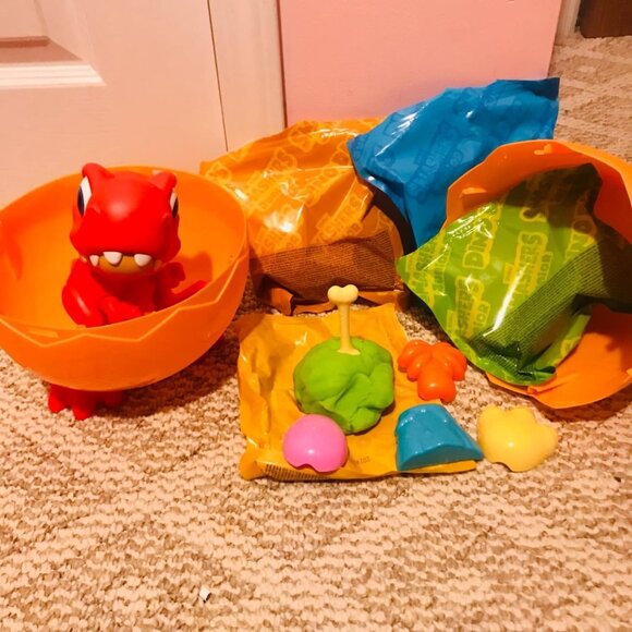 Smashers Junior Dino Dig Large Egg (T-Rex) by ZURU 18+ Surprises Compounds Mold - Picture 2 of 6